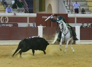 TRIPLE SALIDA A HOMBROS EN EL SEGUNDO FESTEJO DE LA FERIA DEL VALLE