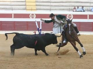 TRIPLE SALIDA A HOMBROS EN EL SEGUNDO FESTEJO DE LA FERIA DEL VALLE