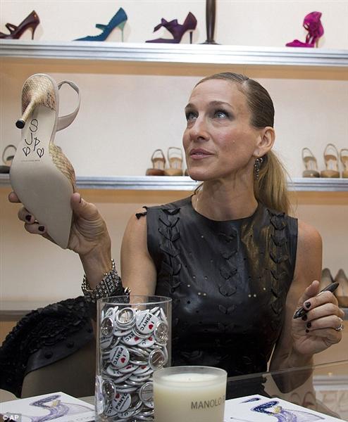 Sarah Jessica Parker presenta sus tacones estilo “Sex and the City”