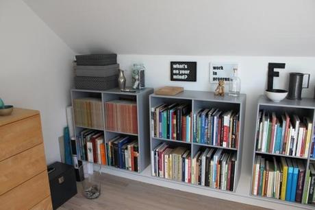 Un estudio con muebles volados