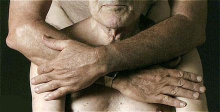 Homosexuales experimentan más la soledad en la jubilación 