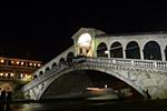 Puente Rialto de noche