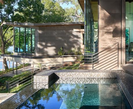 Residencia Minimalista en el Lago Austin