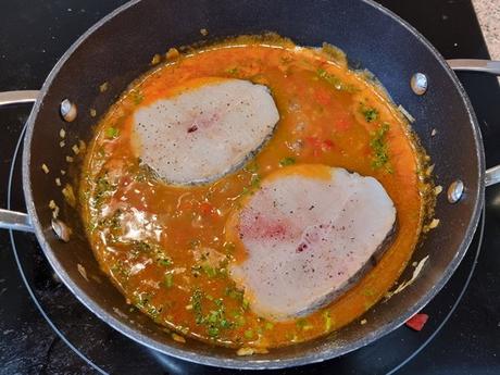 Merluza a la marinera con langostinos, receta fácil