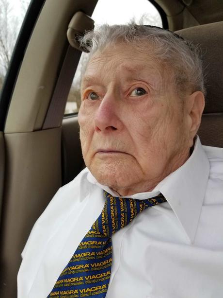 40 Momentos divertidos de personas mayores siendo incapaces de usar algo correctamente 40 Momentos divertidos de personas mayores siendo incapaces de usar algo correctamente