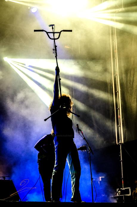 Quejío, queroseno y distorsión Quejío, queroseno y distorsión