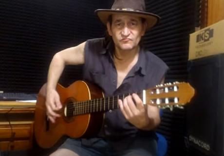 Muere Carlos El Sucio, bajista de Extremoduro de 1990 a 1993