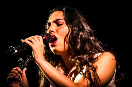 La niña de los ojos de la luna