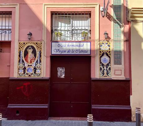 La Casa Hermandad de la Virgen de la Cabeza en Sevilla. La Casa Hermandad de la Virgen de la Cabeza en Sevilla.