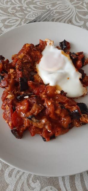 SHAKSHUKA (huevos con tomate)