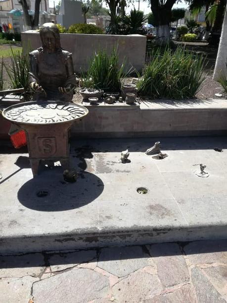 Roban y despedazan monumento a la enchilada en Soledad