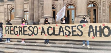 Estudiantes no quieren regresar a clases si no han sido vacunados