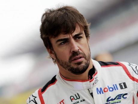 Una señora de 80 años adelanta a Fernando Alonso en la cola del supermercado