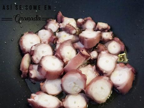 Pulpo al ajillo granadino