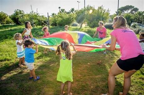 Los momentos de compartir juegos con tus hijos son muy especiales para los dos porque estáis compartiendo tiempo juntos, os estáis divirtiendo y además tus hijos están aprendiendo. Juegos Divertidos Juegos Para Niños De 3 A 5 Años Al Aire Libre - Hay Niños