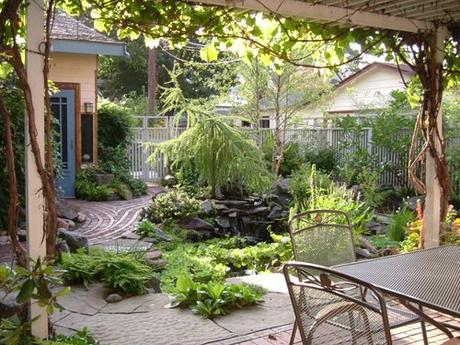 EL PATIO RUSTICO / THE RUSTIC COURTYARD