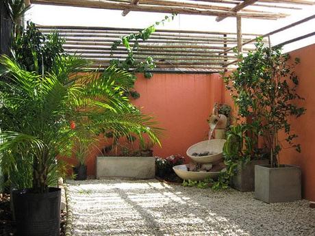 EL PATIO RUSTICO / THE RUSTIC COURTYARD