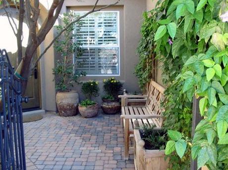 EL PATIO RUSTICO / THE RUSTIC COURTYARD