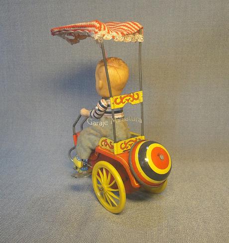 Junior Buggy, un triciclo a cuerda con timbre y techo de lona de Japón Junior Buggy, un triciclo a cuerda con timbre y techo de lona de Japón