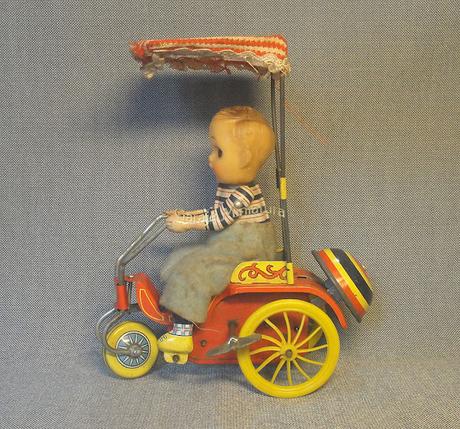 Junior Buggy, un triciclo a cuerda con timbre y techo de lona de Japón Junior Buggy, un triciclo a cuerda con timbre y techo de lona de Japón