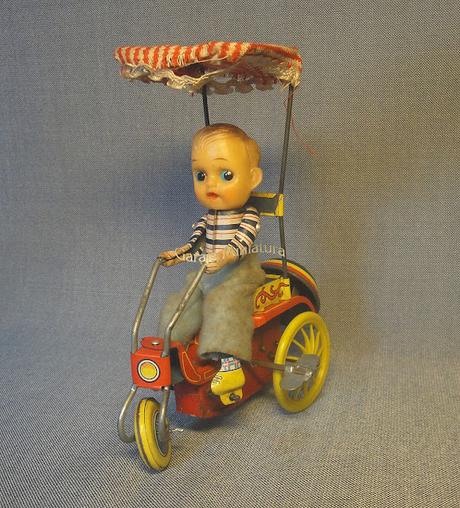 Junior Buggy, un triciclo a cuerda con timbre y techo de lona de Japón Junior Buggy, un triciclo a cuerda con timbre y techo de lona de Japón