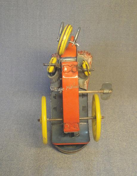 Junior Buggy, un triciclo a cuerda con timbre y techo de lona de Japón Junior Buggy, un triciclo a cuerda con timbre y techo de lona de Japón