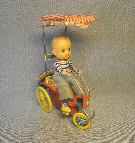 Junior Buggy, un triciclo a cuerda con timbre y techo de lona de Japón Junior Buggy, un triciclo a cuerda con timbre y techo de lona de Japón