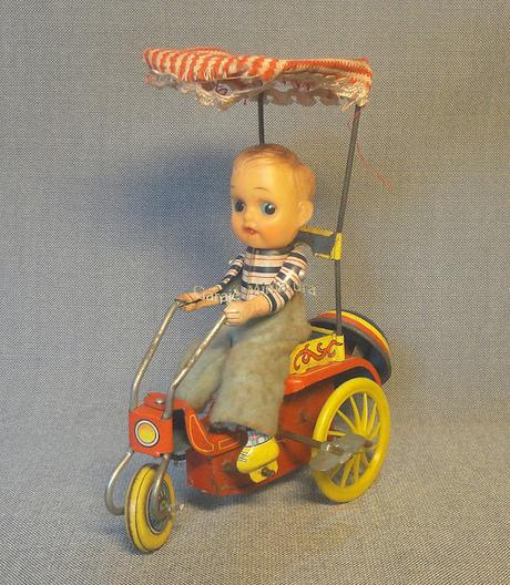 Junior Buggy, un triciclo a cuerda con timbre y techo de lona de Japón Junior Buggy, un triciclo a cuerda con timbre y techo de lona de Japón