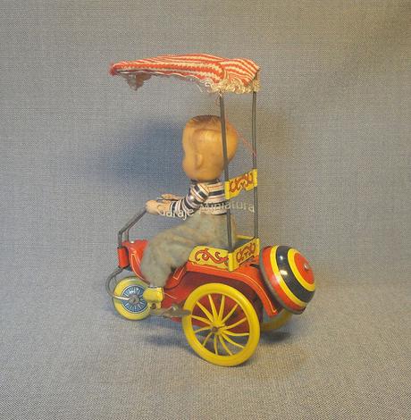 Junior Buggy, un triciclo a cuerda con timbre y techo de lona de Japón Junior Buggy, un triciclo a cuerda con timbre y techo de lona de Japón