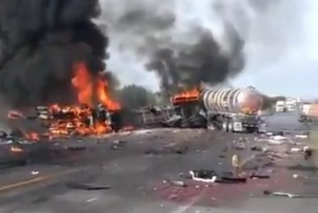 (video) Explosión de pipa deja 3 muertos en la Carretera SLP-Guadalajara