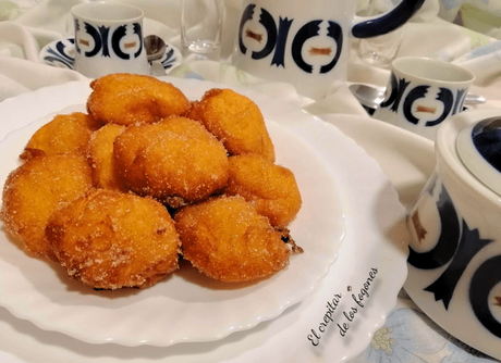 BUÑUELOS DE NARANJA Y PLÁTANO CON YOGUR GRIEGO