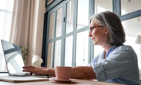 Todas las ayudas que pueden solicitar los mayores de 52 años