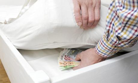 Hacienda avisa por qué no se debe guardar el dinero en casa