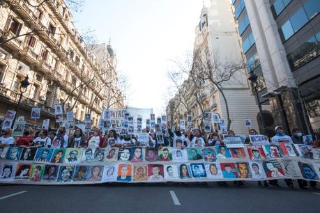 Jóvenes, Muy Jóvenes, Insoportablemente Jóvenes