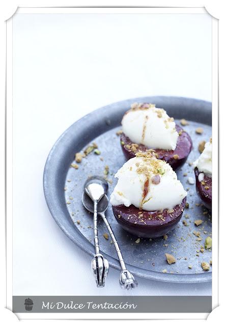 Metis tibios con Helado de Nata y arena de Galleta y Pistachos