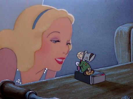 Hay En El Cielo Una Luz. Walt Disney Pictures Presents