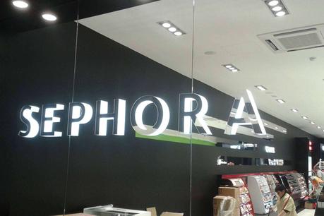 Llamar la atención de los clientes con las letras corpóreas de Rotuser