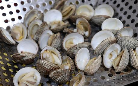 Moelos o escupiñas a la brasa, receta sencilla para disfrutar de un marisco espectacular Moelos o escupiñas a la brasa, receta sencilla para disfrutar de un marisco espectacular