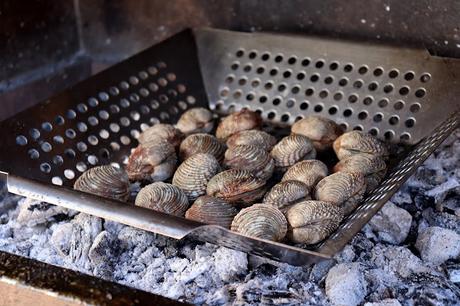 Moelos o escupiñas a la brasa, receta sencilla para disfrutar de un marisco espectacular Moelos o escupiñas a la brasa, receta sencilla para disfrutar de un marisco espectacular