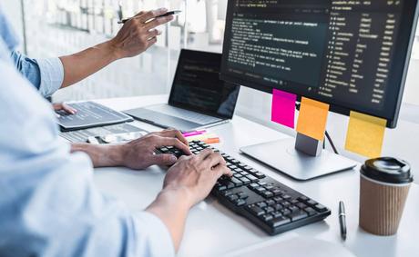 Los riesgos de no implementar un software ERP de EV4