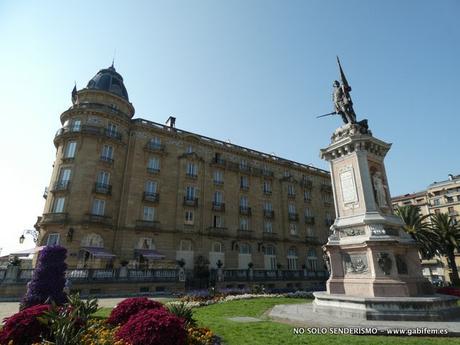 Donostia / San Sebastian. Parte Vieja y Monte Urgull Donostia / San Sebastian. Parte Vieja y Monte Urgull