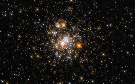 El increíble y bello cúmulo globular NGC 6717