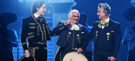 Alejandro Fernández y su  hijo llevan a Vicente Fernández a su nueva gira