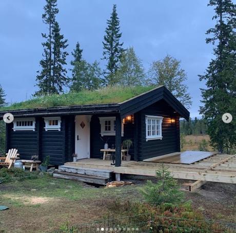 Cabana Rustica Remodelada en los Bosquera Noruegos