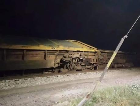 Se descarrilan vagones del ferrocarril en la calle Arenal