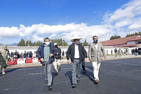 Gobierno lanzará convocatoria para que maestros se vacunen antes de clases presenciales