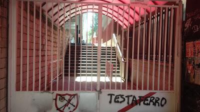 La guerra del Rayo Vallecano: un estadio (vacío) contra su directiva. La guerra del Rayo Vallecano: un estadio (vacío) contra su directiva.
