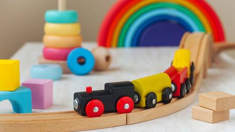 Las ventajas de los juguetes de madera, como cocinas y puzzles. juguetes de madera, como cocinas y puzzles