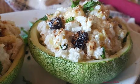 Calabacín luna,  relleno de arroz y frutos secos