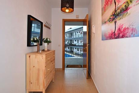 Fotografía desde el interior del pasillo hacia el exterior